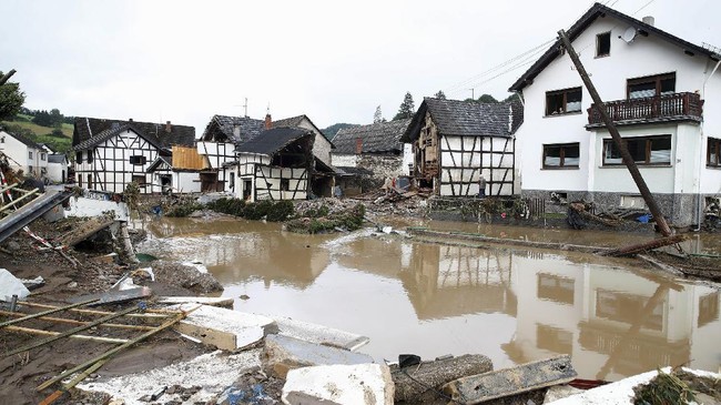 Jumlah korban meninggal dalam peristiwa banjir bandang di Jerman dan Belgia sampai saat ini diperkirakan mencapai lebih dari seratus orang.
