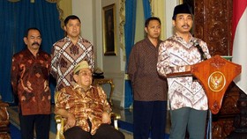 Detik-detik Mencekam Istana Jelang Gus Dur Lengser