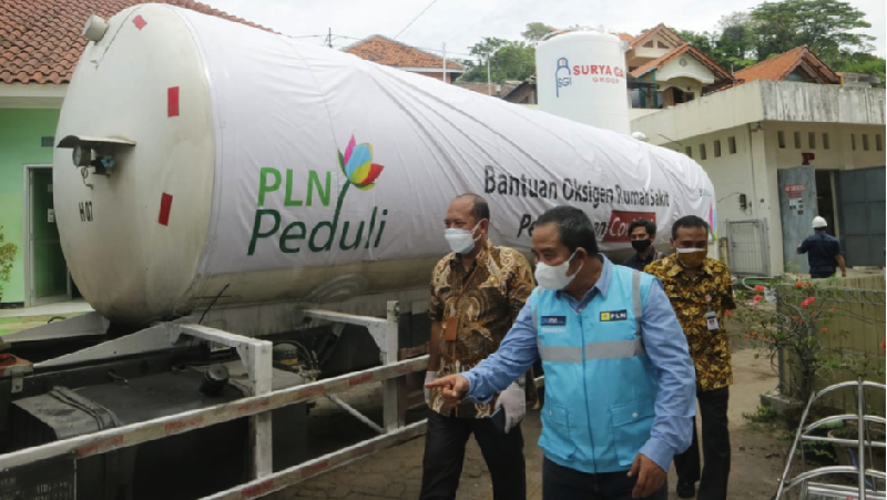 PT PLN (Persero) menyalurkan bantuan 11,9 ton oksigen ke 3 rumah sakit di Jawa Tengah dan 1 rumah sakit di Daerah Istimewa Yogyakarta pada Rabu, (14/7) kemarin.