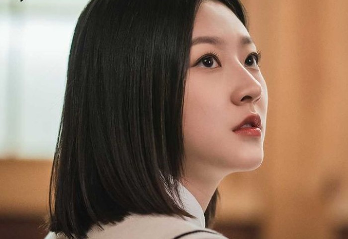 Beberapa waktu lalu, Kakao TV merilis foto-foto still cut drama Superior Shaman Ga Du Sim. Kim Sae Ron sendiri didapuk menjadi pemeran utama drama yang akan segera tayang mulai tanggal 30 Juli 2021 ini. (foto: kakaotv.official)