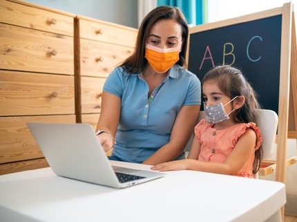 Tips Siapkan Mental Anak Penyintas COVID-19 Sebelum Sekolah Online