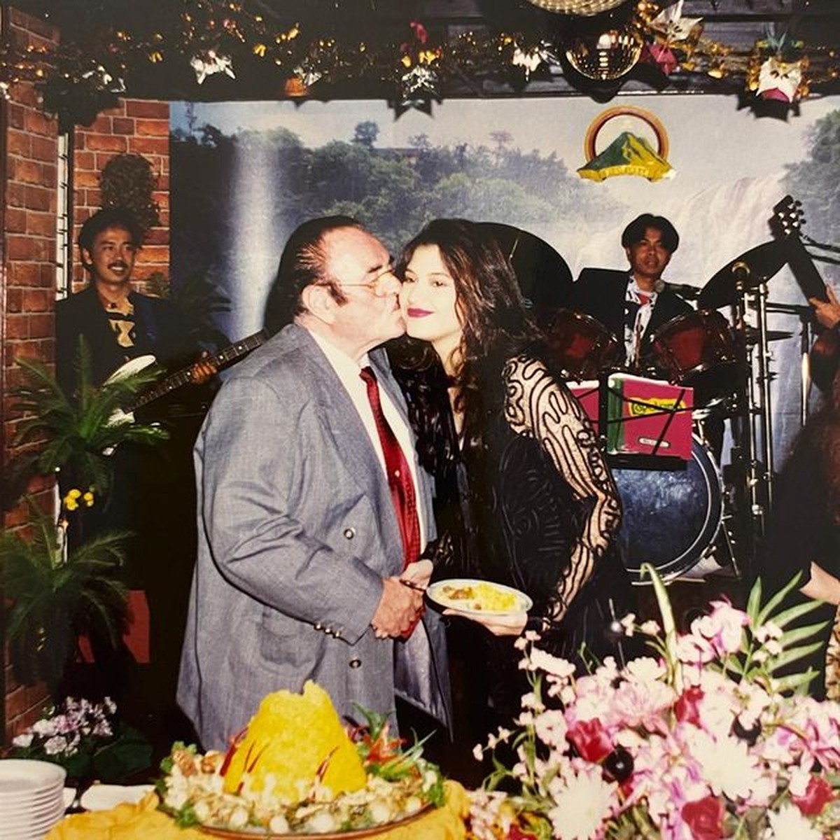 Tamara Bleszynski mengunggah foto-foto lawasnya di akun Instagramnya&period; Yuk kita intip potretnya&excl;