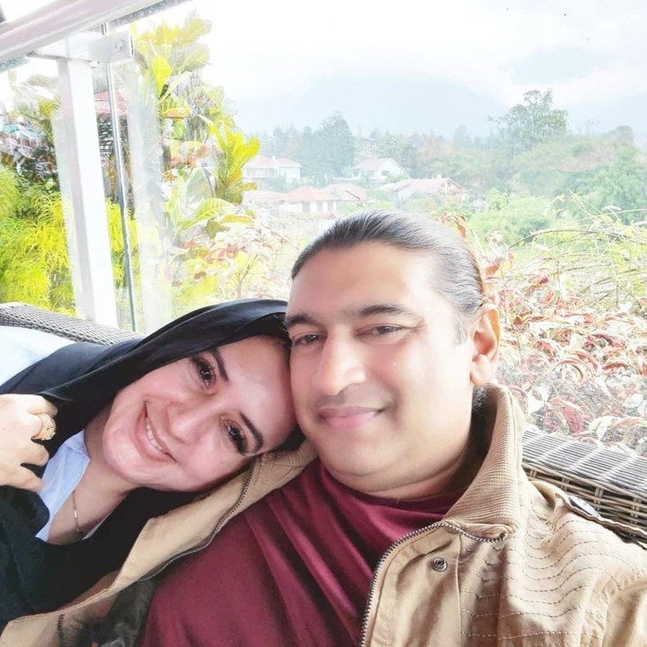 <p>Pedangdut Malaysia Ashraff Khan menikah dengan kakak kandung dari Fairuz A Rafiq, yaitu Fadia Arafiq. Sosok wanita cantik ini kerap mencuri perhatian. (Foto: Instagram: @ashraff_abu)</p>