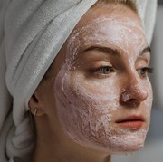 5 Kesalahan Pakai Clay Mask yang Bikin Muka jadi Kering dan Jerawatan