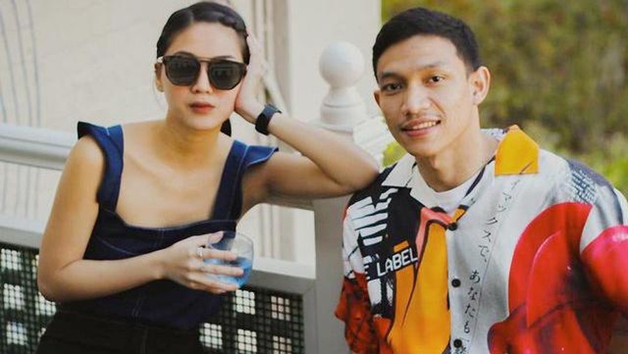 Heboh anak menteri Audy Pratama dan sang istri Rachel Theresia pergi bulan madu di tengah kondisi PPKM. Yuk intip potret mereka!