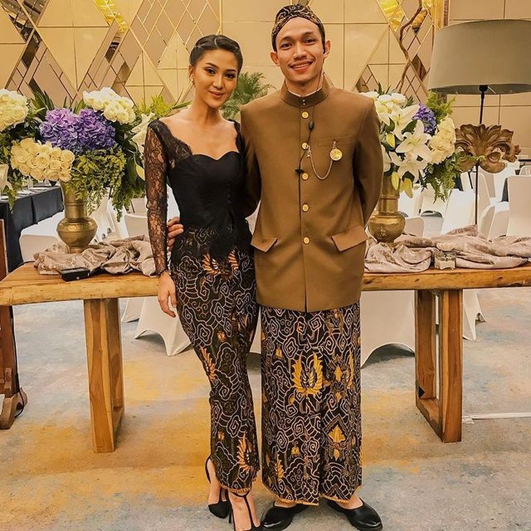 Foto Mesra Audi Anak Menteri dan Rachel Sang Istri yang Tengah Disorot Heboh anak menteri Audy Pratama dan sang istri Rachel Theresia pergi bulan madu di tengah kondisi PPKM. Yuk intip potret mereka!