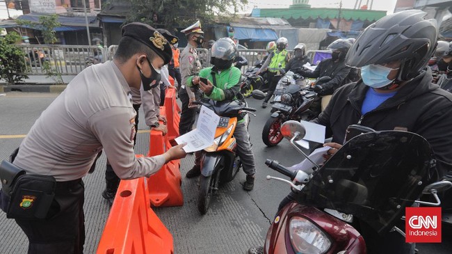 DKI Jakarta menerbitkan Surat Tanda Registrasi Pekerja (STRP) berbentuk QR Code untuk para pengemudi ojek online (ojol) selama penerapan PPKM Darurat.