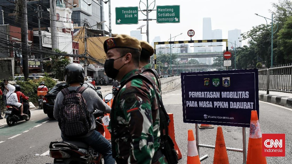 FOTO: Perluasan Titik Penyekatan PPKM Darurat di Jakarta