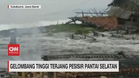 VIDEO: Gelombang Tinggi Terjang Pesisir Pantai Selatan