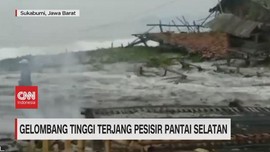 VIDEO: Gelombang Tinggi Terjang Pesisir Pantai Selatan