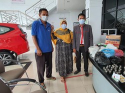 Kisah Emak Pedagang Pasar Beli Toyota Rush: Pakai Uang Receh, Nabungnya di Karung