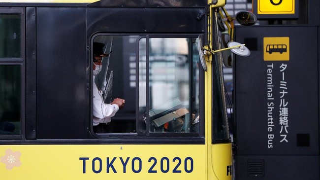 Iyus, seoarang WNI, akan menjadi warga asing pertama yang bekerja sebagai sopir bus di Jepang di bawah status izin tinggal pekerja terampil spesifik.