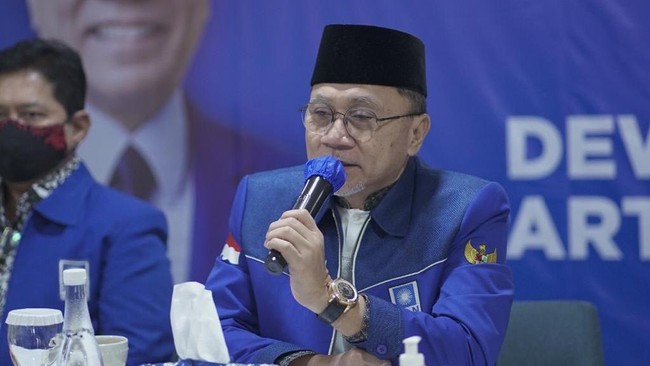 Ketum PAN Zulkifli Hasan mengatakan pencalonan Intan Fauzi dilakukan untuk menyaingi PKS sebagai partai penguasa Depok selama 20 tahun terakhir.