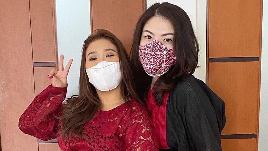 Kiky Saputri dan Tina Toon Kiky Saputri dan Tina Toon