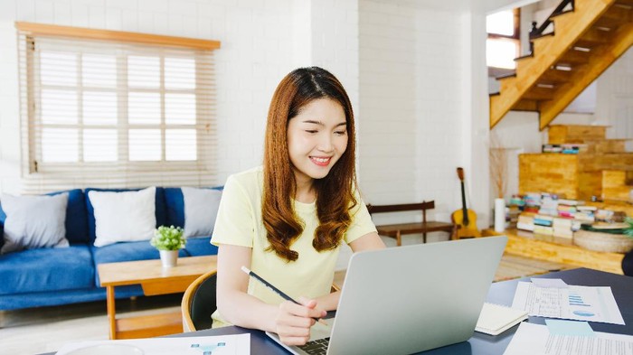 Malas Saat WFH? Ayo Cegah Rasa Malas Saat Kerja dari Rumah dengan 5 Cara Ini! Malas Saat WFH? Ayo Cegah Rasa Malas Saat Kerja dari Rumah dengan 5 Cara Ini!