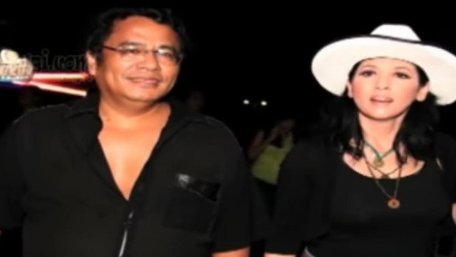 Nostalgia, Hotman Paris Bagikan Foto Gandengan Tangan dengan Meriam Bellina