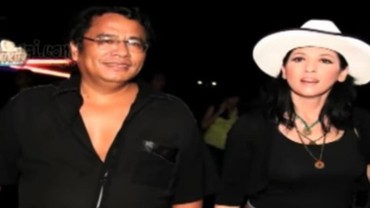 img-title Saat Meriam Bellina Sentuh Dada Hotman Paris