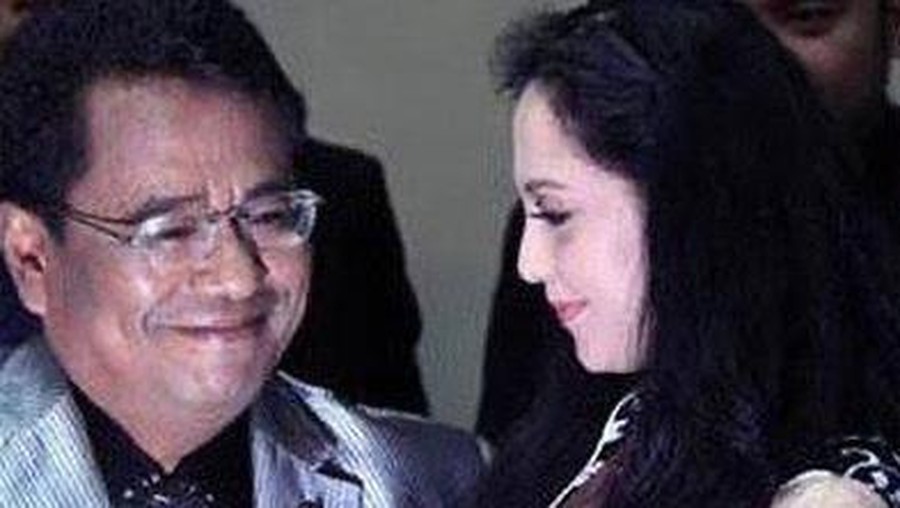 Nostalgia, Hotman Paris Bagikan Foto Gandengan Tangan dengan Meriam Bellina