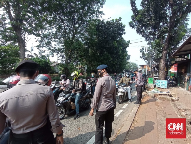 Epidemiolog menyarankan agar pemerintah memperpanjang PPKM darurat. Namun, perpanjangan PPKM darurat harus disertai dengan pengawasan ketat.