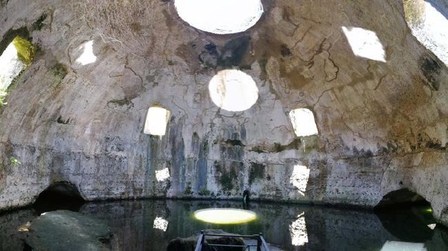 Baia menjadi destinasi pesta para antek kerajaan dan kaum sugih di era Romawi Kuno. "Kota Maksiat" itu akhirnya tenggelam di lautan.
