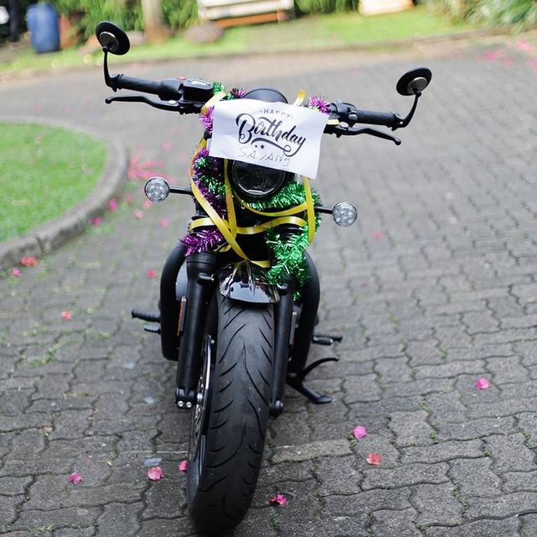 Penampakan Motor Gede Seharga Rp536 Juta Milik Rizky Billar Kado dari Lesti Kejora Penampakan Motor Gede Seharga Rp536 Juta Milik Rizky Billar Kado dari Lesti Kejora