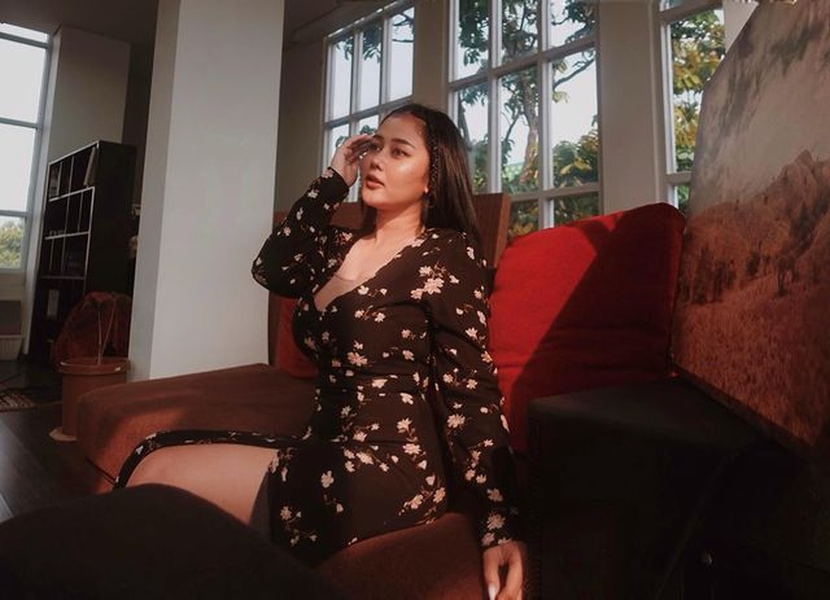 Mutia Ayu mengalami perubahan bentuk tubuhnya setelah hami dan melahirkan&period; Namun kini ia kembali terlihat langsing&period; Yuk intip&excl;