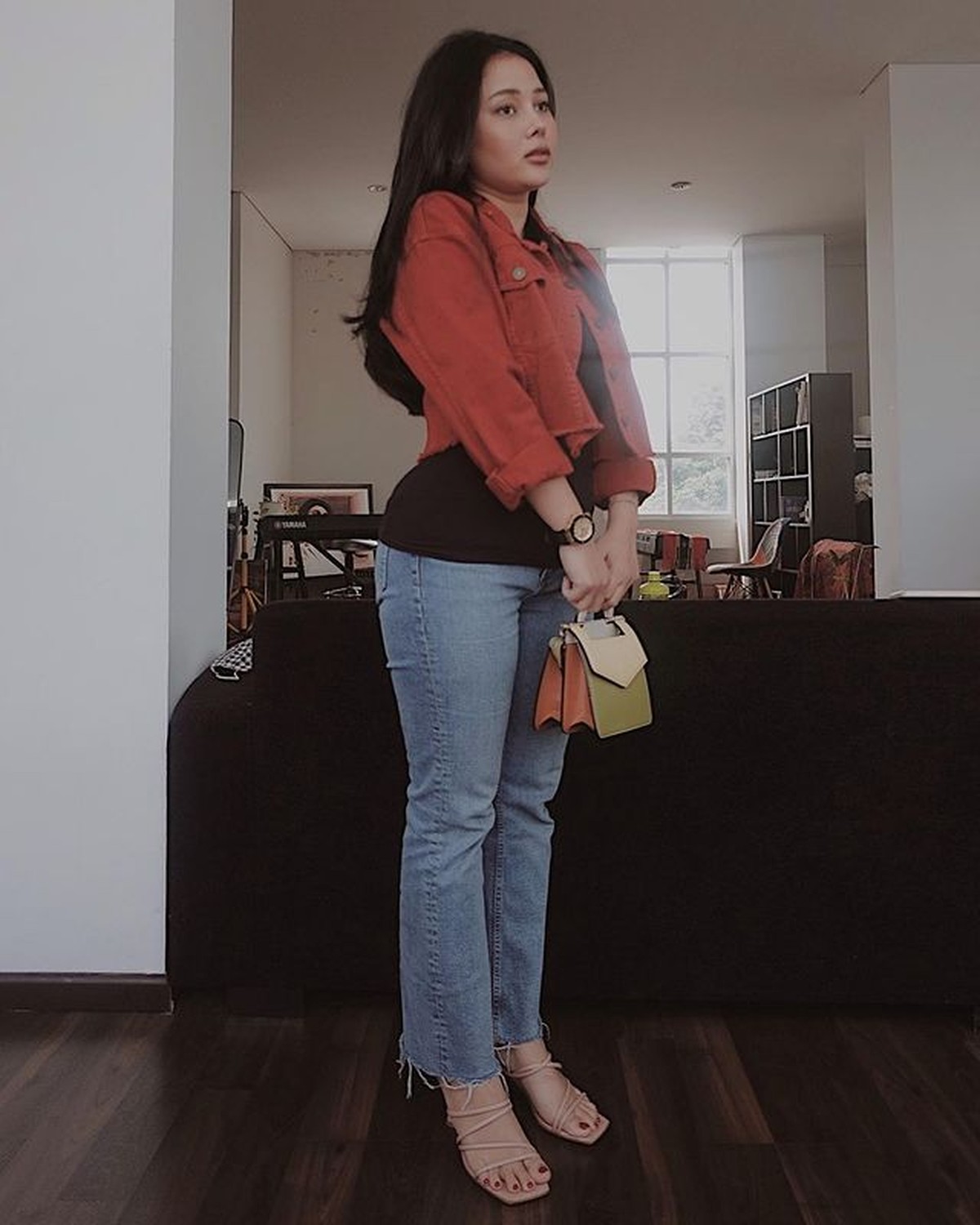 Mutia Ayu mengalami perubahan bentuk tubuhnya setelah hami dan melahirkan&period; Namun kini ia kembali terlihat langsing&period; Yuk intip&excl;