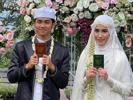 Nikah Lewat Taaruf, Ustaz YouTuber Gugup Diminta Salaman dengan Istri