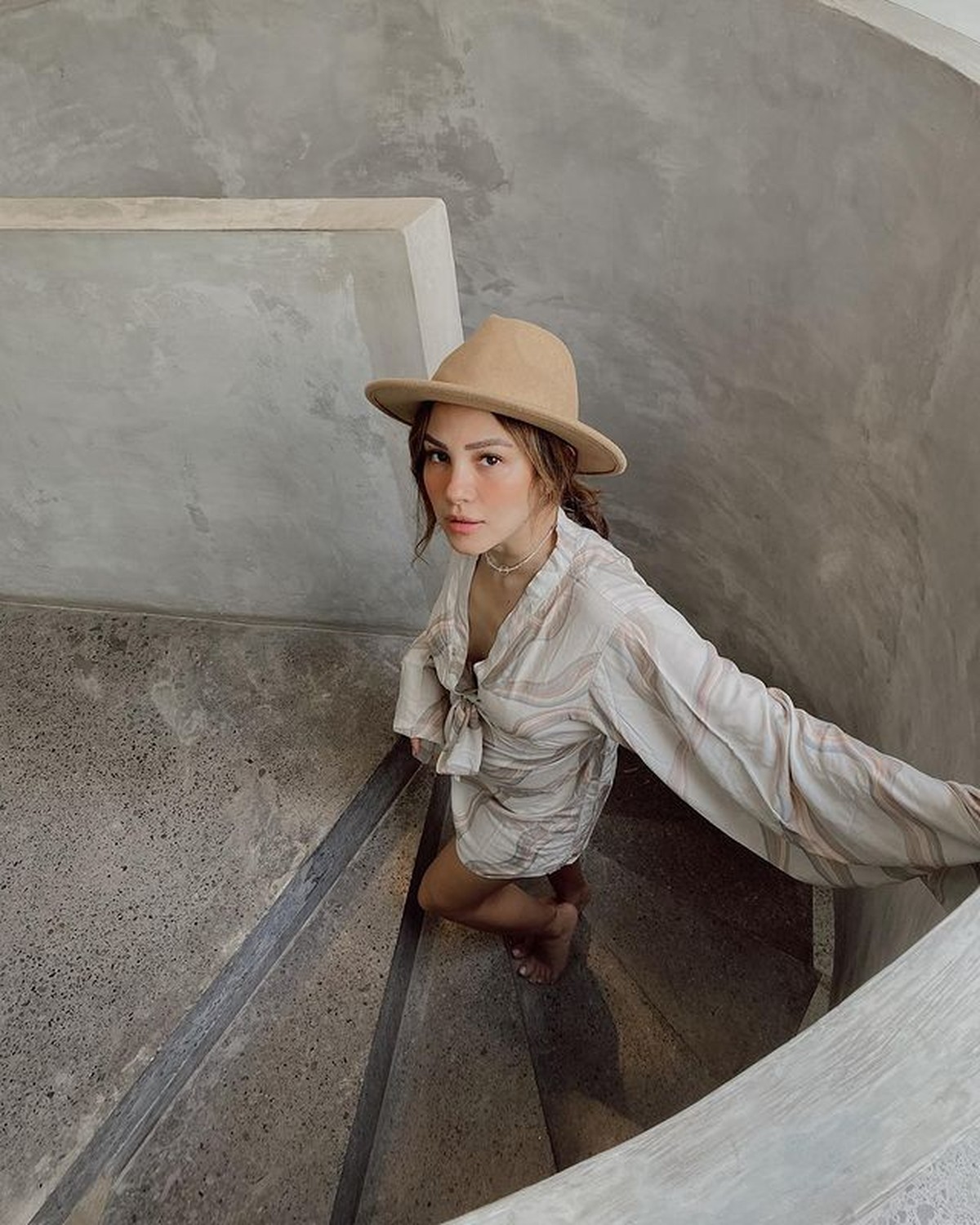 Gading Marten dikabarkan sedang dekat dengan Paola Serena ungga foto bulan bersama&period; Yuk intip pesona Paola&excl;