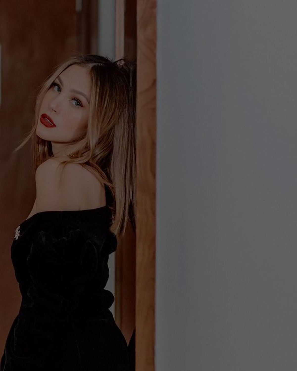 Gading Marten dikabarkan sedang dekat dengan Paola Serena ungga foto bulan bersama&period; Yuk intip pesona Paola&excl;