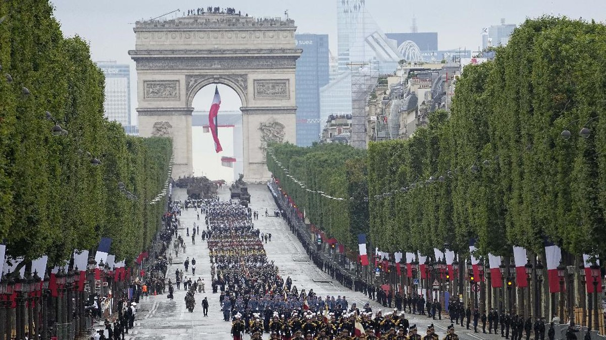 FOTO: Perayaan Bastille Prancis di Tengah Ketakutan Covid