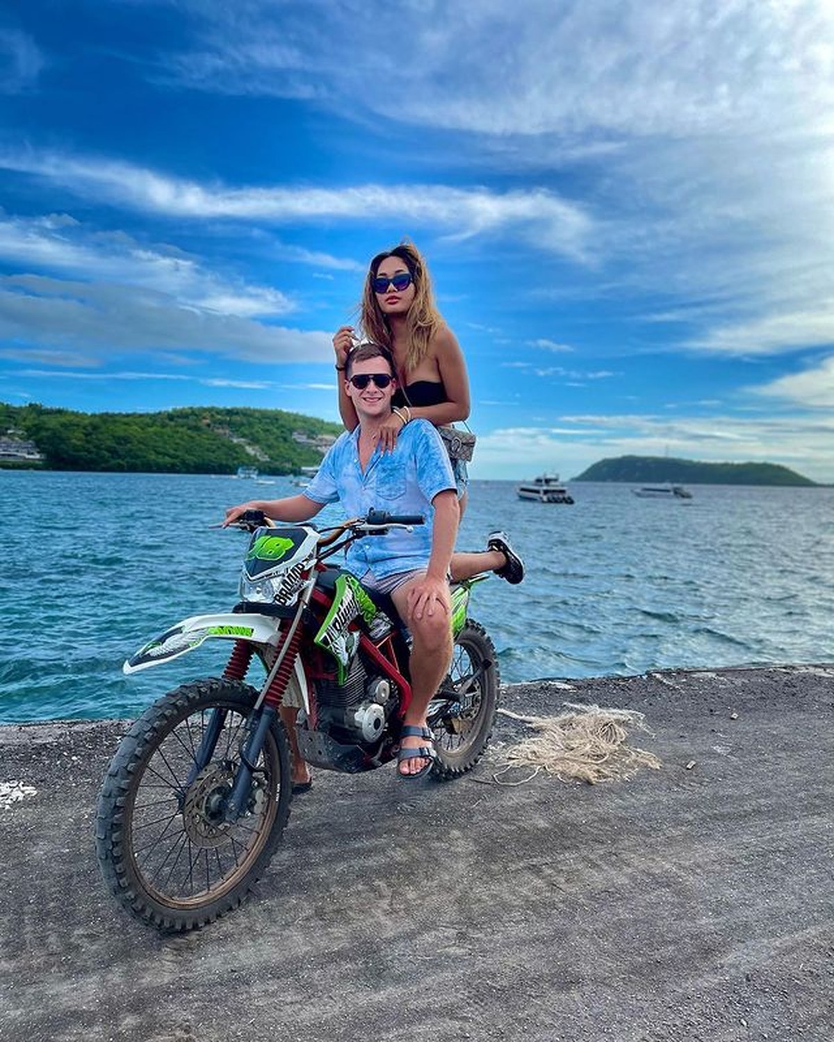 Kabar bahagia dari Alyssa Spischak putri sambung ustaz Derry Sulaiman telah direstui dan menikah dengan kekasih bule mualaf&period; Yuk intip&excl;