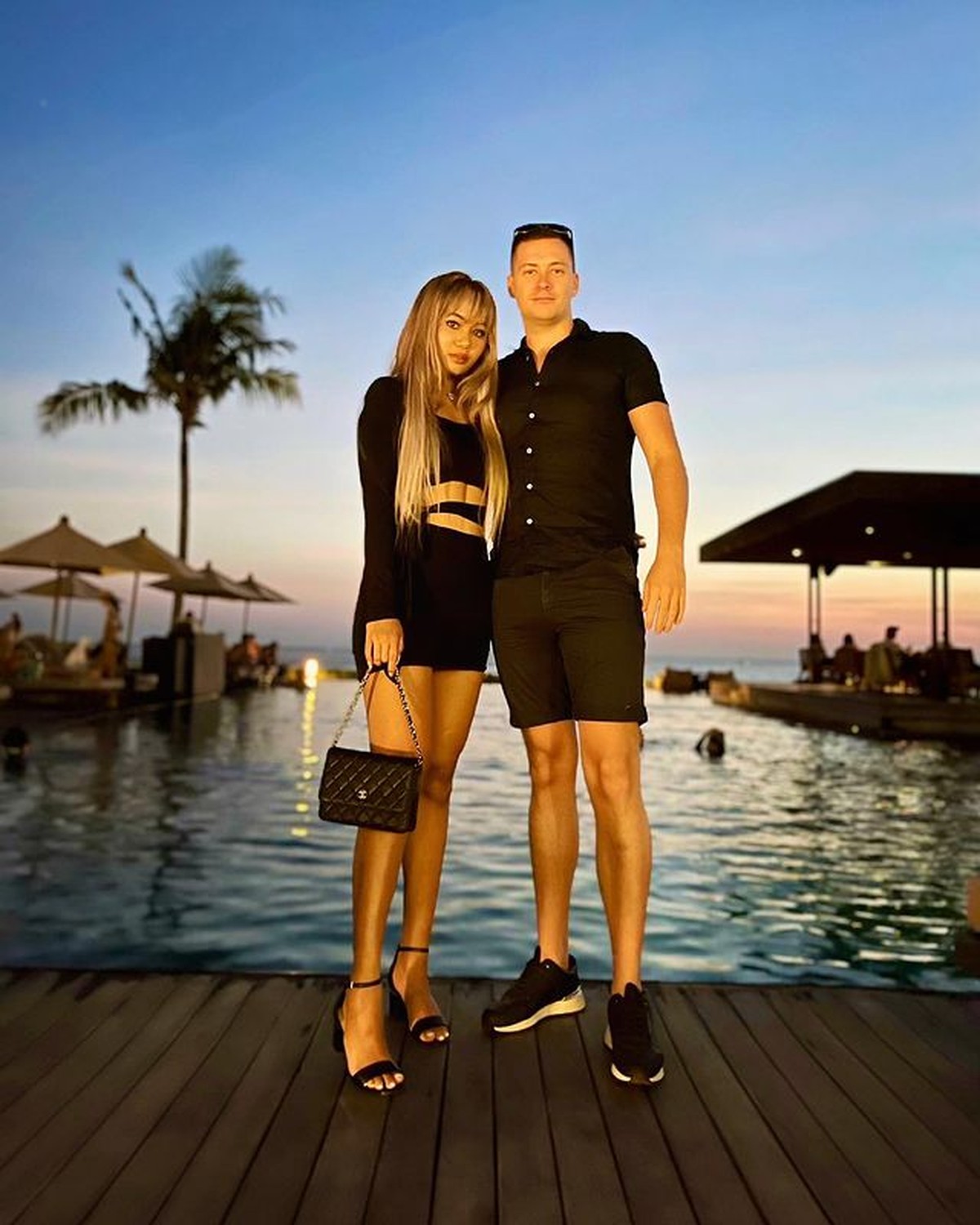 Kabar bahagia dari Alyssa Spischak putri sambung ustaz Derry Sulaiman telah direstui dan menikah dengan kekasih bule mualaf&period; Yuk intip&excl;