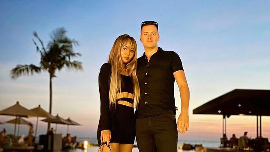 Telah Nikah dan Direstui, Potret Alyssa Spischak & Suami Bule Mualaf Kabar bahagia dari Alyssa Spischak putri sambung ustaz Derry Sulaiman telah direstui dan menikah dengan kekasih bule mualaf. Yuk intip!