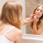 Wajib Coba! Ini 5 Kiat Mudah Agar Terhindar dari Jerawat Karena Makeup