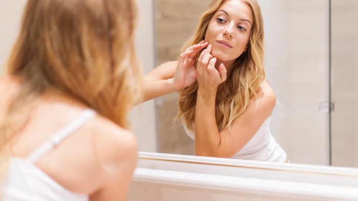 Wajib Coba! Ini 5 Kiat Mudah Agar Terhindar dari Jerawat Karena Makeup