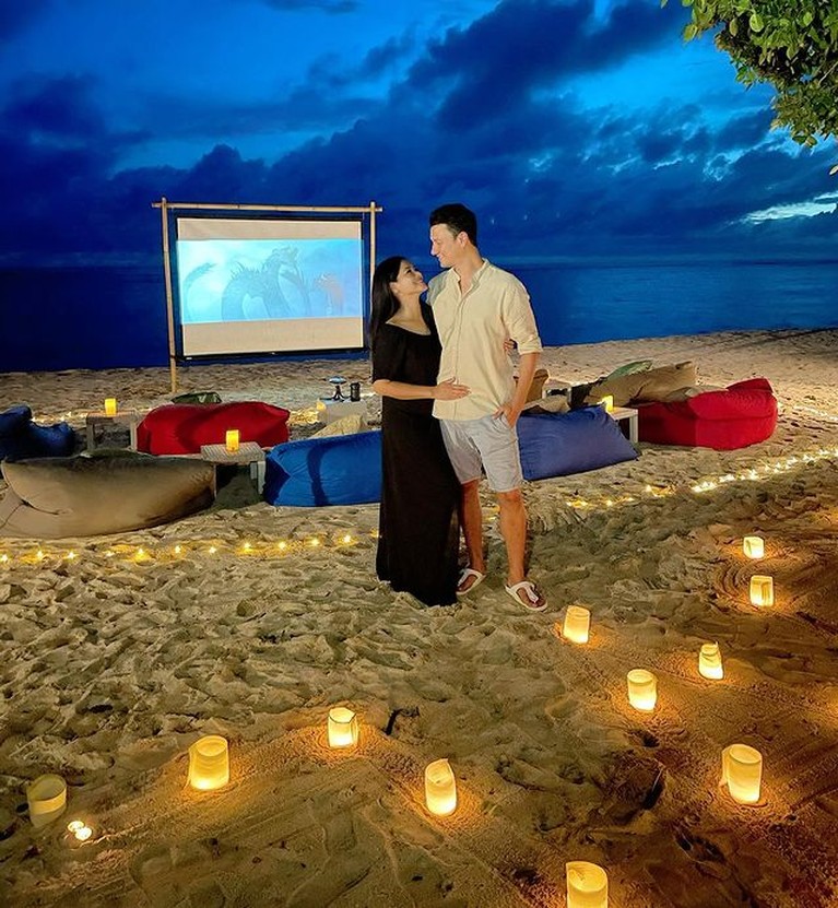 12 Tahun Menikah, Titi Kamal & Christian Sugiono Tetap Mesra Bak Pengantin Baru Titi Kamal dan Christian Sugiono telah 12 tahun membina biduk rumah tangga. Yuk kita intip kemesraan mereka bak pasangan ABG!