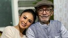 Kakak beradik Yuni Shara dan Krisdayanti tengah berduka kehilangan sang ayah tercinta&period; Yuk intip foto kenangan mereka&excl;