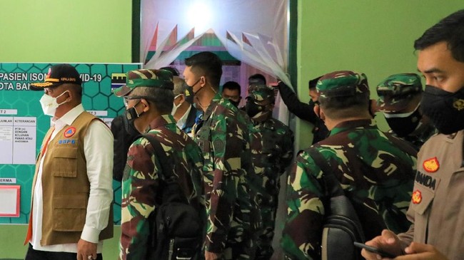 Satgas Covid-19 memberi penghargaan kepada para pejuang penanganan Covid-19, mulai dari tenaga kesehatan hingga apoteker yang telah berjibaku selama pandemi.