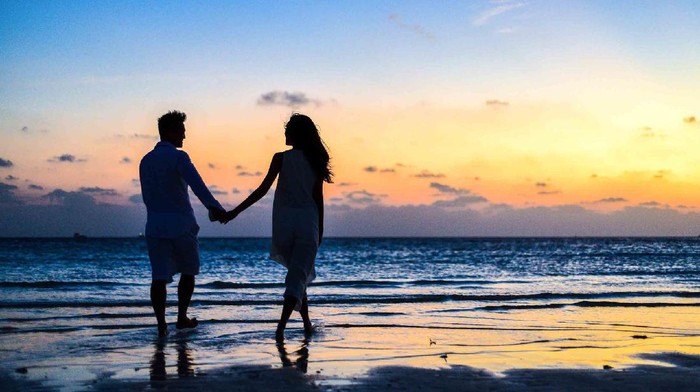 Atasi Kejenuhan dalam Pacaran dengan Cara Ini Biar Lebih Berwarna