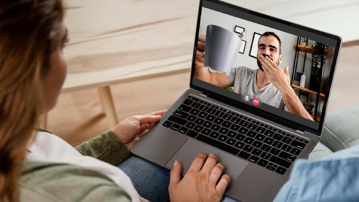 Jika PPKM Diperpanjang, Ini 6 Ide Aktivitas Online yang Bisa Kamu Lakukan dengan Pasangan