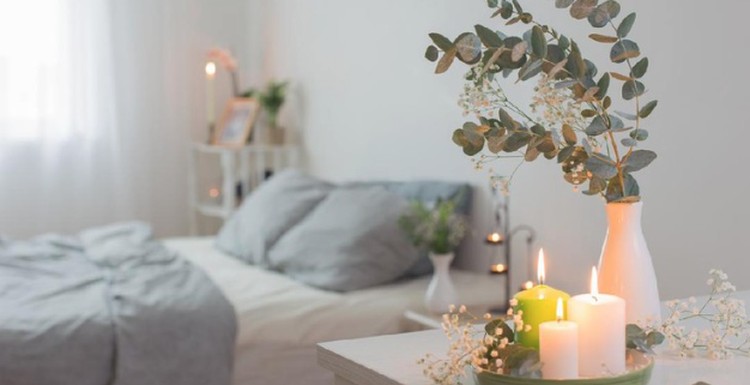 4 Dekor Kamar Rumah Minimalis Menurut Feng Shui, Tetap Sehat saat Pandemi Ingin punya tidur berkualitas selama pandemi tubuh dan otak selalu sehat? Yuk dekor ulang kamar rumah minimalis Bunda yang sesuai dengan aturan feng shui.