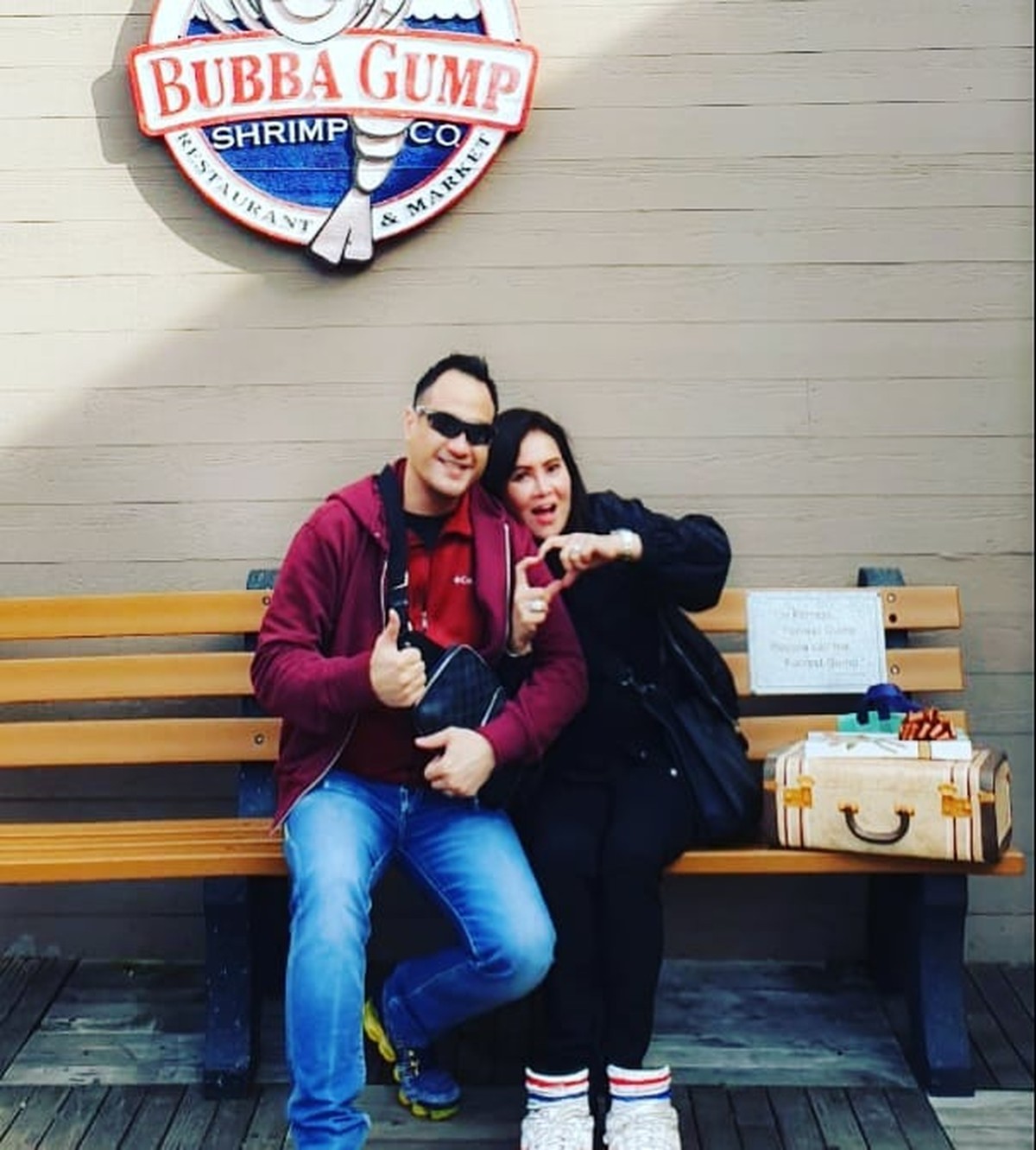 Ditengah kondisi kesehatan yang belum membaik&comma; Ferry Irawan digugat cerai oleh sang istri&period; Yuk intip momen mereka berdua&excl;