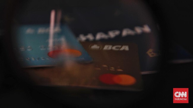 Tukang Becak Tipu Teller dan Kuras Rekening Nasabah BCA Rp345 Juta Seorang tukang becak asal Surabaya bernama Setu berhasil membobol uang Rp345 juta dari rekening nasabah Bank BCA bertanam Muin Zachry.