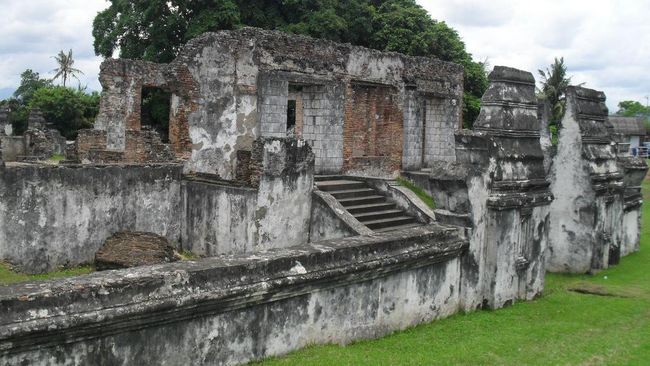Berikut sejarah Kerajaan Banten mulai dari masa jaya, penyebab kemunduran, hingga jejak peninggalannya yang masih dapat dijumpai.