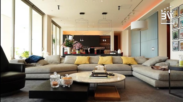 Kitchen Set Rp 1 Miliar di Dalam Apartemen Modern Nikita Willy & Indra Nikita Willy dan Indra Priawan tinggal di apartemen modern serba mewah setelah menikah. Yuk kita intip!