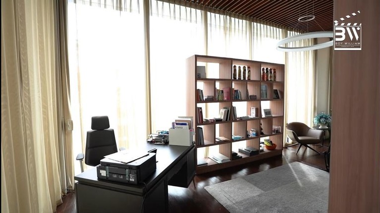 Kitchen Set Rp 1 Miliar di Dalam Apartemen Modern Nikita Willy & Indra Nikita Willy dan Indra Priawan tinggal di apartemen modern serba mewah setelah menikah. Yuk kita intip!