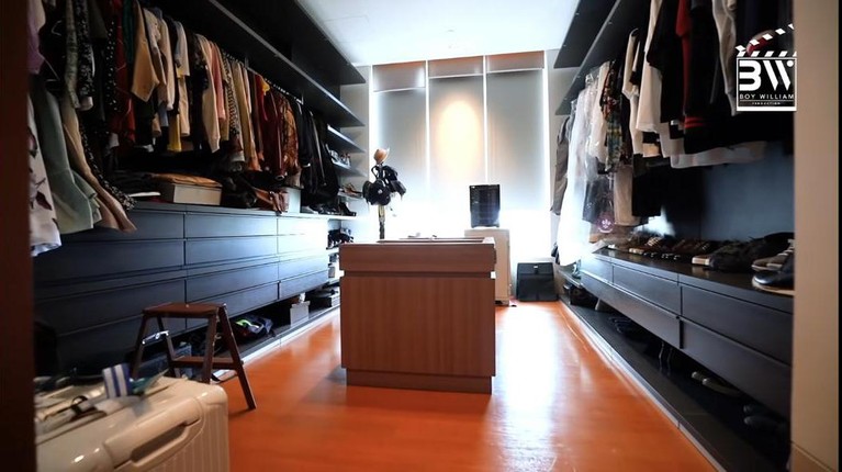 Kitchen Set Rp 1 Miliar di Dalam Apartemen Modern Nikita Willy & Indra Nikita Willy dan Indra Priawan tinggal di apartemen modern serba mewah setelah menikah. Yuk kita intip!
