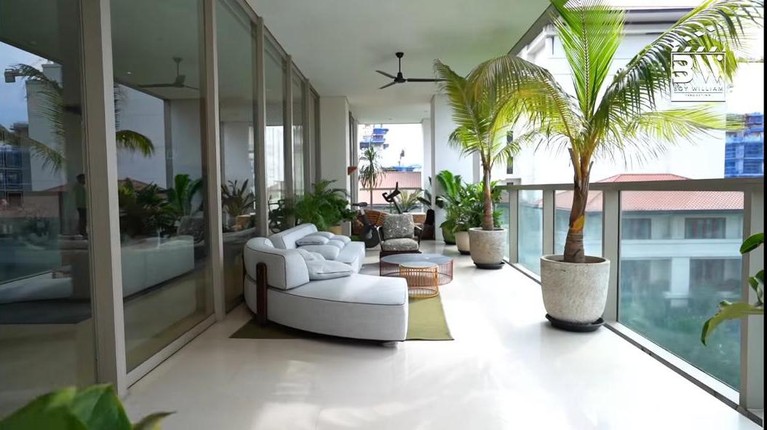 Kitchen Set Rp 1 Miliar di Dalam Apartemen Modern Nikita Willy & Indra Nikita Willy dan Indra Priawan tinggal di apartemen modern serba mewah setelah menikah. Yuk kita intip!