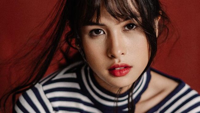 Maudy Ayunda baru saja merilis lagu terbaru bertajuk Don't Know Why setelah menyelesaikan studi S-2 di Stanford University.